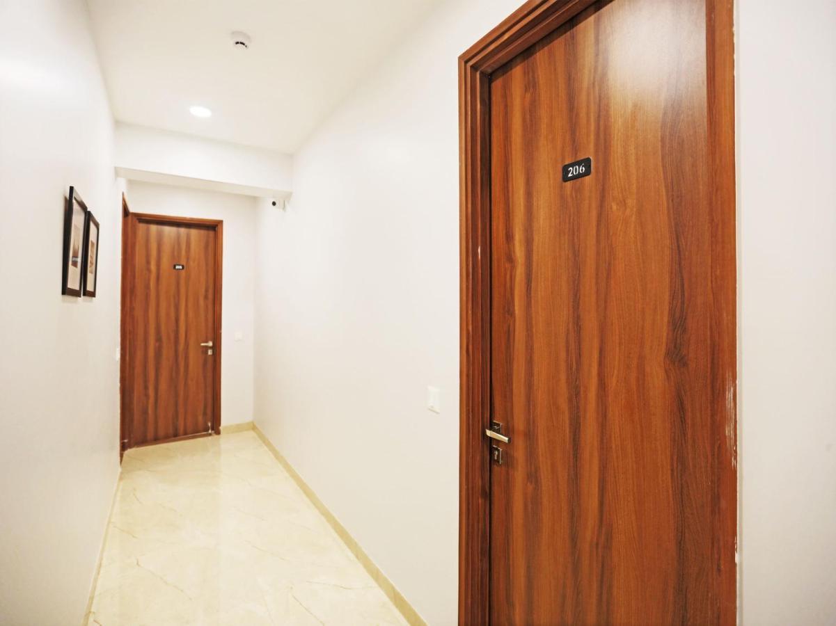 Oyo Flagship Santhi Grand Hotel Vijayawāda Exterior foto