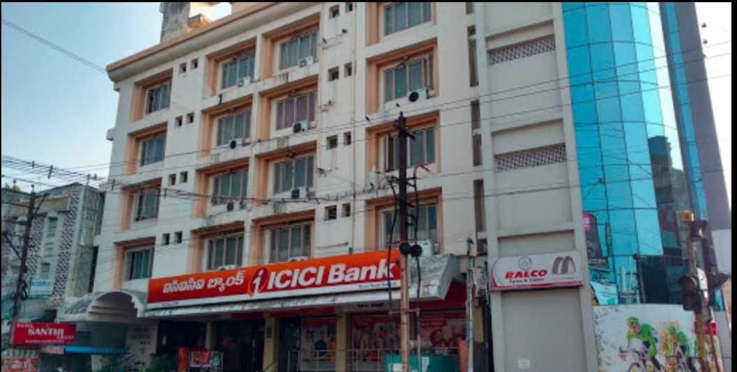 Oyo Flagship Santhi Grand Hotel Vijayawāda Exterior foto